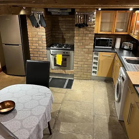 Steeple View - A Two Bedroom 18Th Century Cottage. Leeds  Exterior photo
