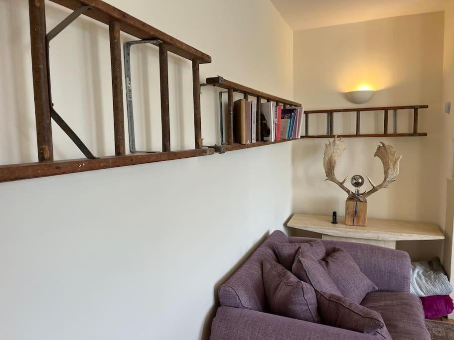 Hébergement de vacances Steeple View - A Two Bedroom 18th Century Cottage.