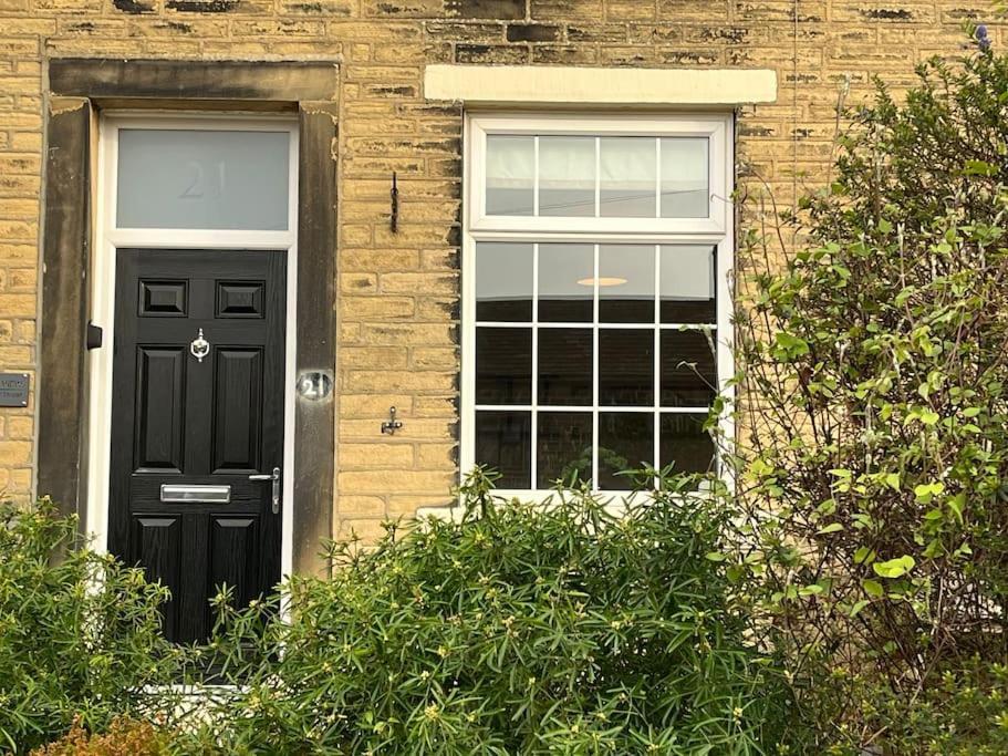 Steeple View - A Two Bedroom 18th Century Cottage. Leeds (West Yorkshire)