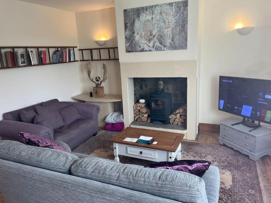 Steeple View - A Two Bedroom 18th Century Cottage. Leeds (West Yorkshire)